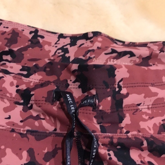 Avec Les Filles Women's Camo Printed Ankle Legging. L - Picture 8 of 8